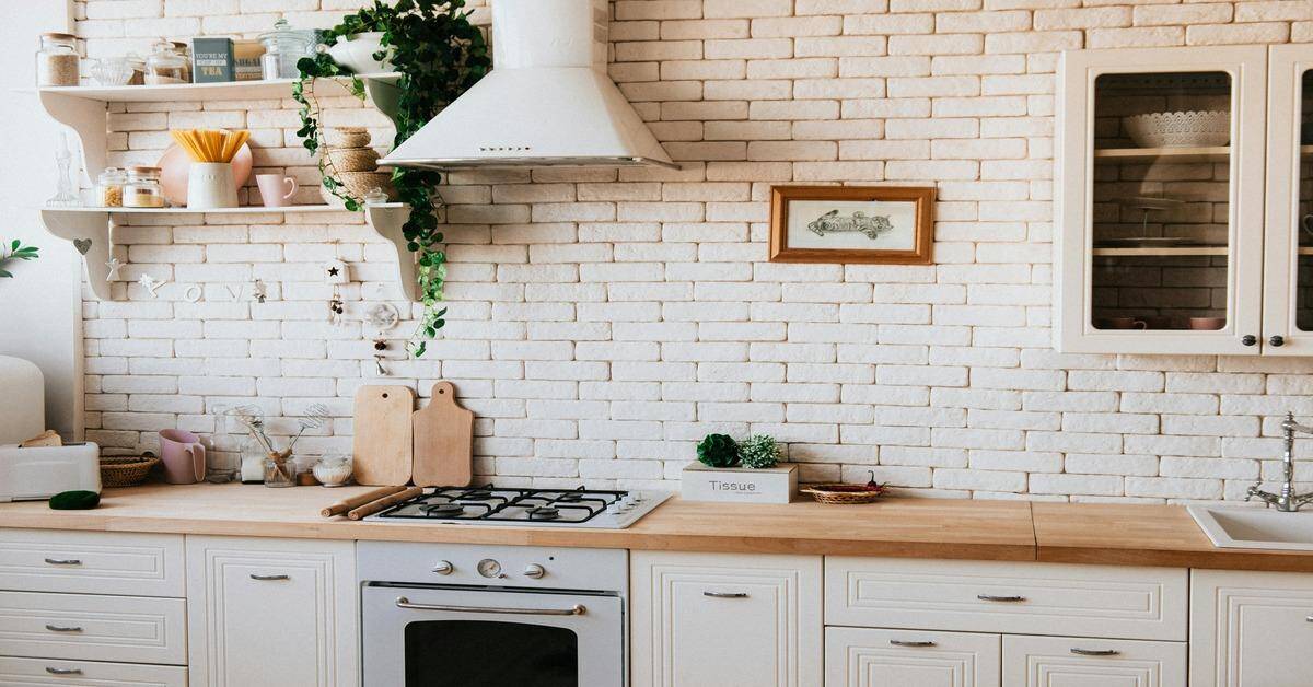 Smart Kitchen Hacks to Maximize Space and Efficiency